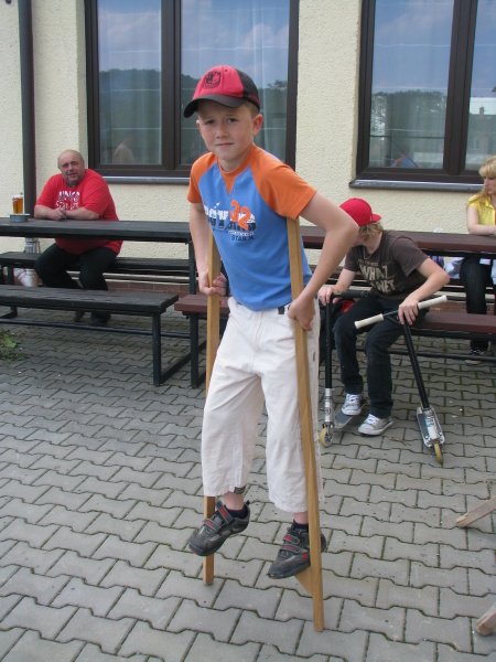 043