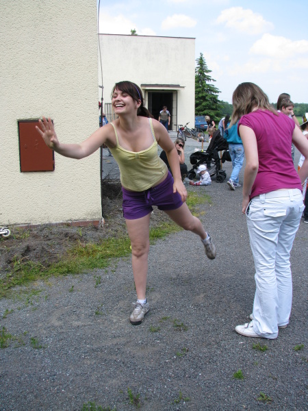 084